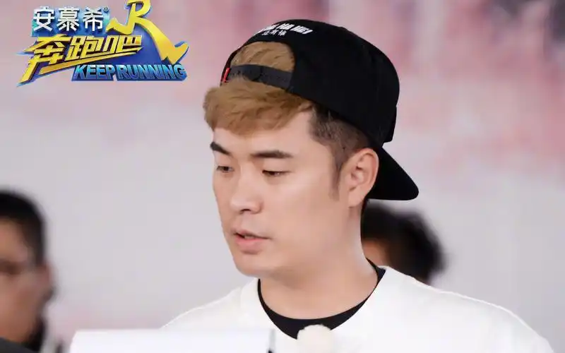 《奔跑吧》最新兄弟团成员高清桌面壁纸