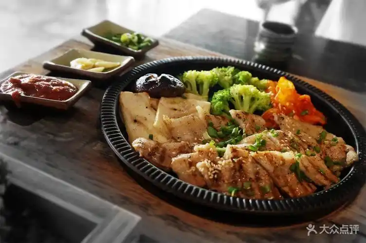 倍乐创意韩国料理 韩式铁板烤五花肉