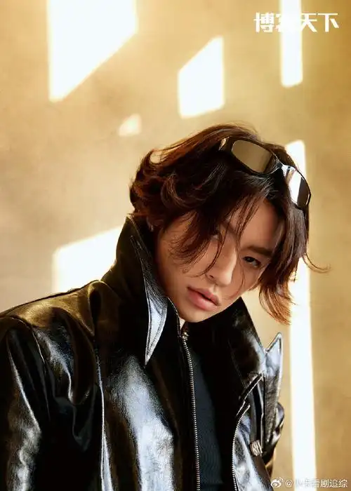 小鬼摘墨镜这一眼的含金量##小鬼美拉德酷盖封面