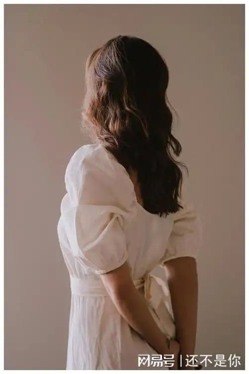 妈妈嫁人后再也没搭理我过了6年我去看她看见继父我崩溃了