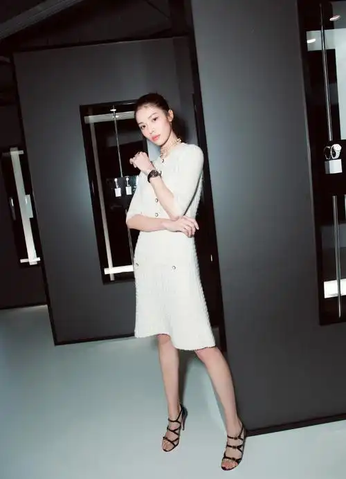 钟楚曦光影黑白写真图片