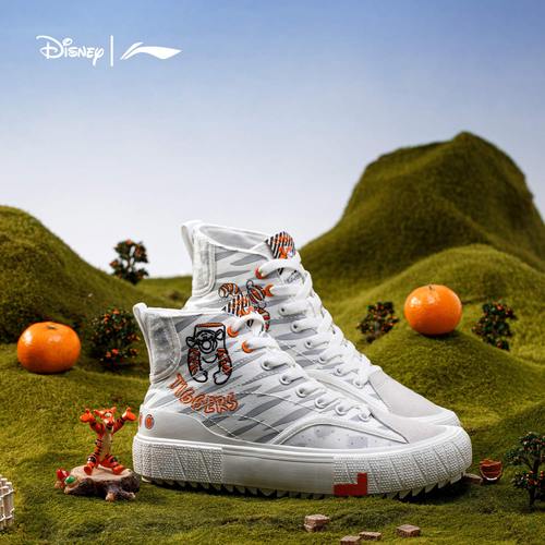 李宁迪士尼跳跳虎帆布鞋和迪士尼联名款200元左右女生穿搭礼物