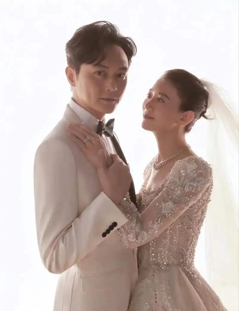 张智霖袁咏仪  #神仙颜值  #无与伦比的美丽 甜到爆7815 - 抖音