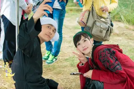 电视剧《活色生香》欢乐花絮照 陈伟霆变娘炮