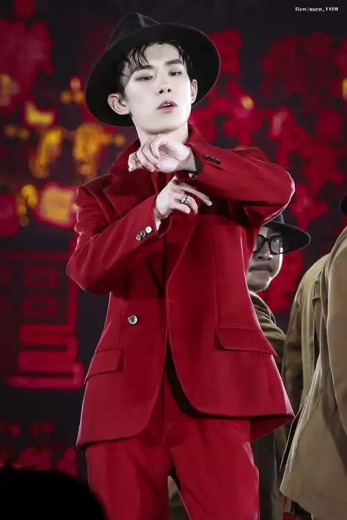 绝对飒住全场 超绝一少年|红衣|易烊千玺|少年_新浪新闻