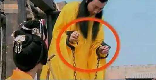 盘点:影视剧中那些奇葩的穿帮镜头,笑掉大牙!导演是来搞笑吗?