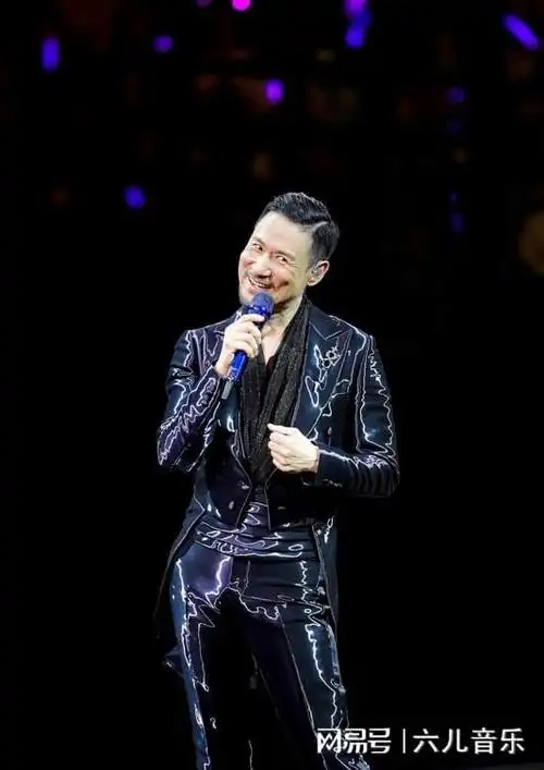 张学友演唱会现场出现乌龙没开口就有人声传出歌神也尴尬不已