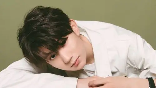 内地明星王源明星风尚壁纸