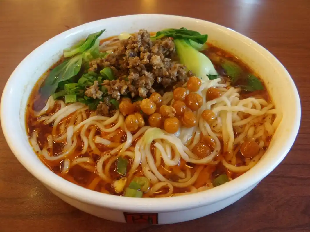 豌杂面外加一份南瓜饼味道还是熟悉的老味道吃完饭后继续逛总体来说很