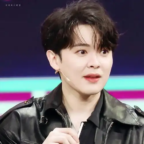 尤长靖超话95#尤长靖有饭你是真吃啊#可爱小95包好想戳戳@尤长靖