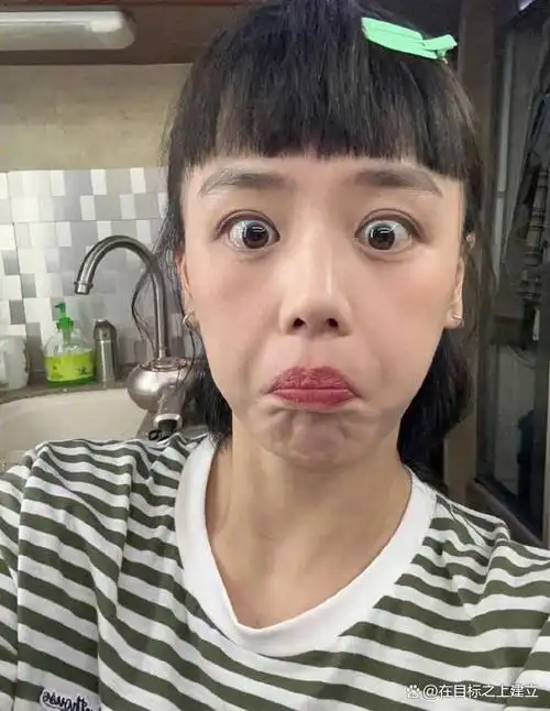 马思纯分享搞怪自拍超逗趣 网友笑侃:请好好用脸