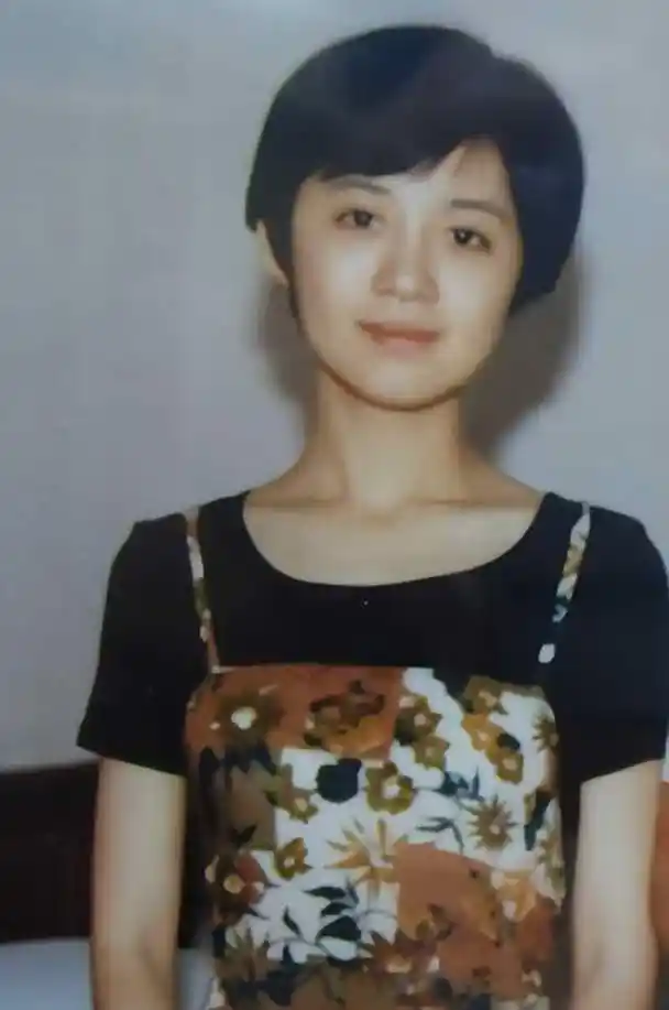 富豪丁健为娶央视主持人许戈辉,直接给前妻1个亿,抛弃2个孩子