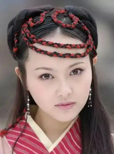 流星雨》中合作了新晋小花郑爽,饰演了艾利斯顿商学院的"考神" 林晓黎