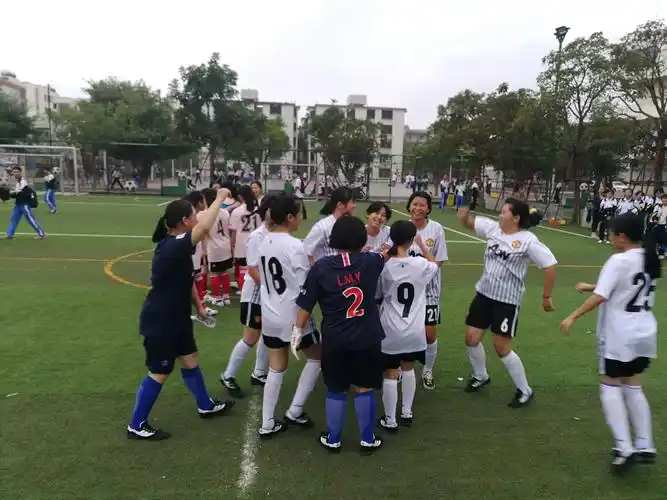 灵山中学校园足球联赛高一女子组比赛花絮