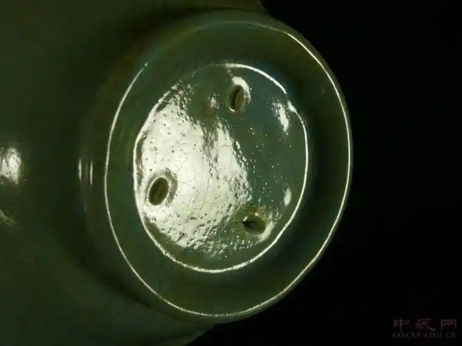 众说纷纭之中,有人大胆推测,认为汝瓷"蟹爪纹"既不是开片,也不是棕眼