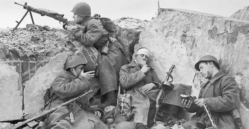 原创二战苏军的幸福生活干掉上亿升伏特加女明星下基层劳军