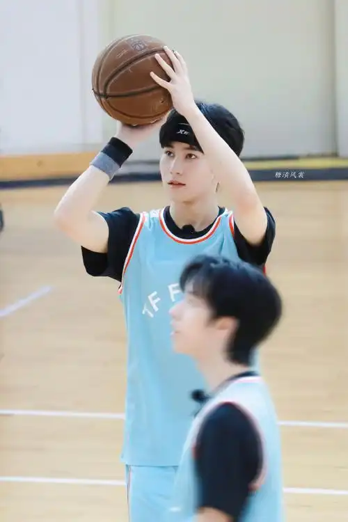 张真源超话90#张真源 荷尔蒙引爆点#98#张真源负角度进球#篮球