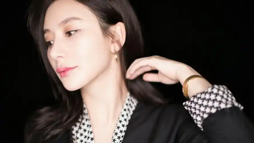 原图你的电脑分辨率(1600x1600)→生成壁纸显示:√欣赏模式全屏模式