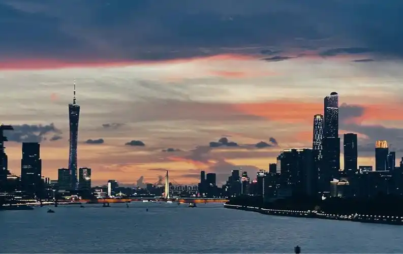 黄昏时分的天际线美景