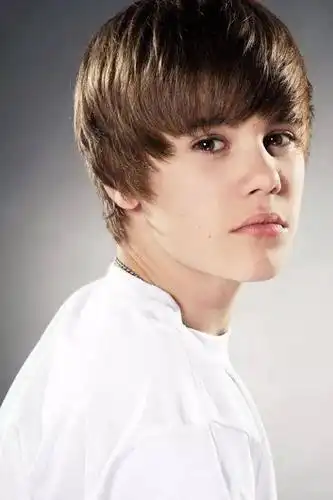 justinbieber的白tee造型记录20082018