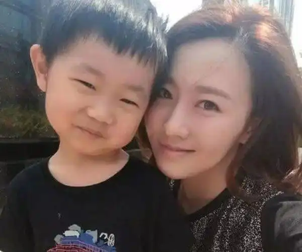 潘阳老公是谁看中潘家实力的假富二代