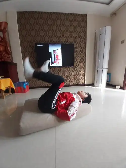 技能 遛猫 家里憋太久总得运动运动, 我们还解锁了室内娱乐活动新方式