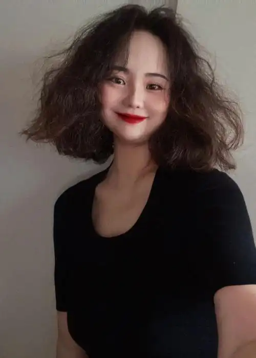 天生头发稀少细软适合的发型