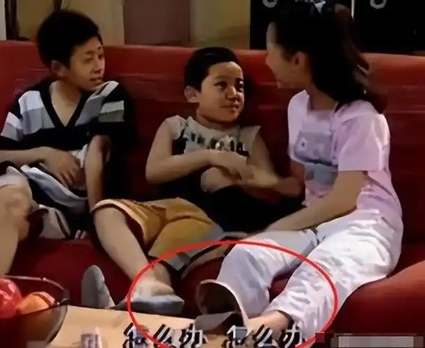 《家有儿女》的那些穿帮镜头,多年后才发现,网友:都笑出鹅叫
