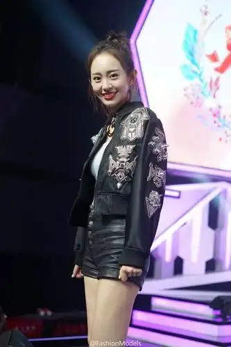 孙耀琦祝好友赵丽颖拿奖 袁咏仪证其不炒作