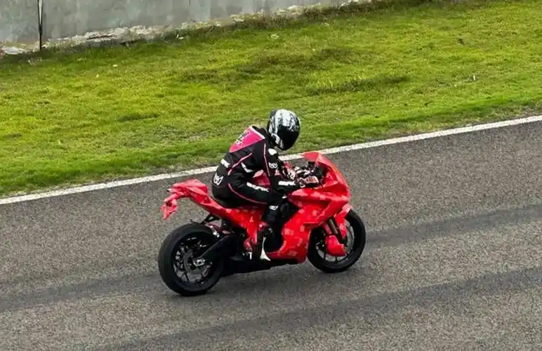 春风日盛况首款自主研发三缸675sr登场四缸500sr与150sc亮相