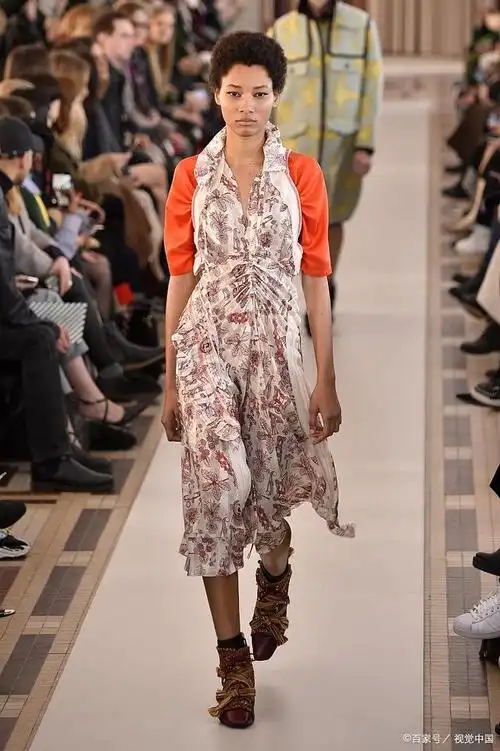 巴黎时装周作为时尚界的圣殿,每年都吸引着全球的时尚达人和名流前往