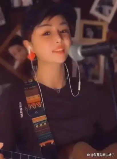 花姐狂浪走红之谜千万粉丝背后她经历了什么