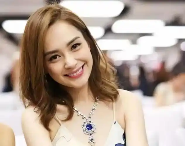 当年曝光1400张照片,毁了陈冠希张柏芝的电脑维修员,下场怎样?