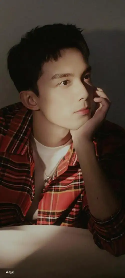 吴磊拍立得随拍三宫格##吴磊的12月拍立得小记