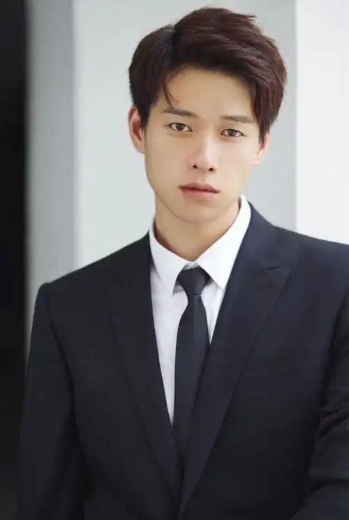 绝世好男人魏大勋!被颖儿说丑被霍思燕说好帅,一招帮谭松韵解围