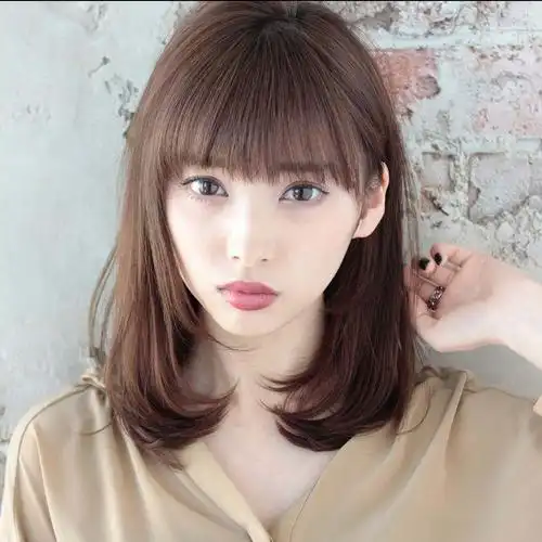 三种网红款及肩发型,时髦减龄又显脸小