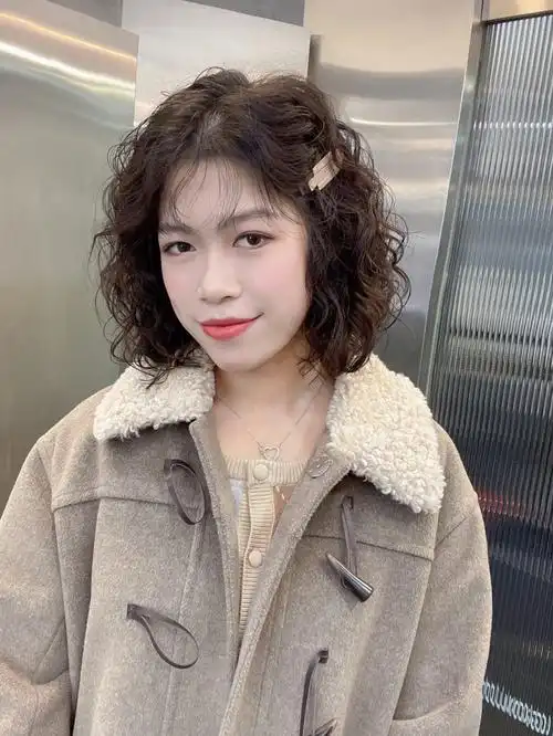 法式烫  #短发羊毛卷  #羊毛卷  #短发烫发  #女生短发发型  #复古