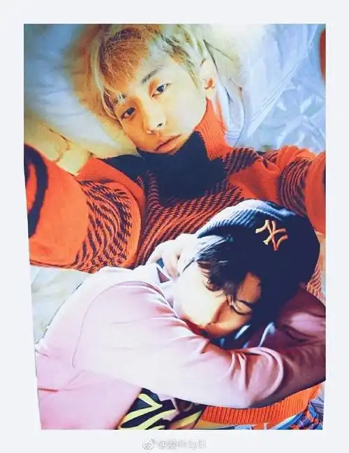 灿白[超话]##灿白# 大神级别的图!奶思! 来自爱4h1y1l - 微博