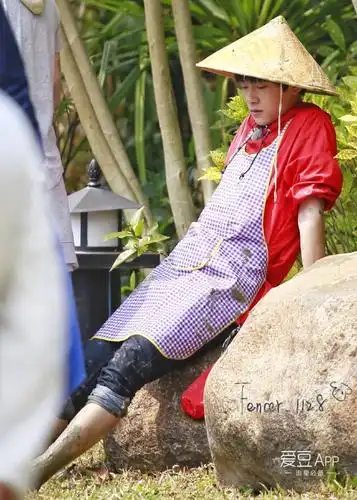 [tfboys][分享]170308 今天是个小脏烊 满脚泥巴纠结的脚趾抢镜