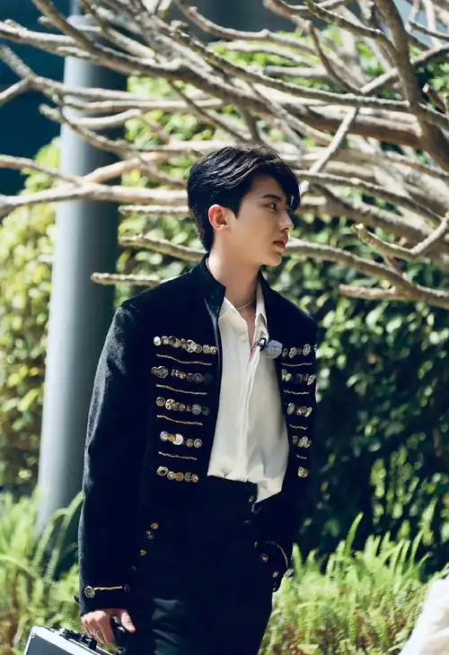 fashion-coolest##蔡徐坤宫廷风造型