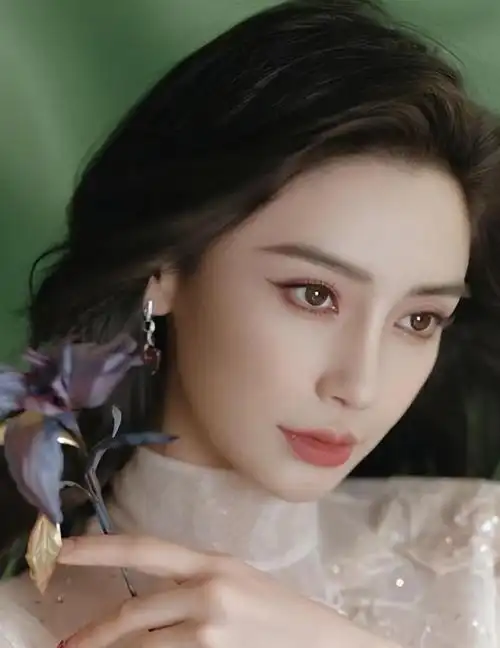 回顾落毛的凤凰不如鸡消失四个月后回归杨颖还是被低估了