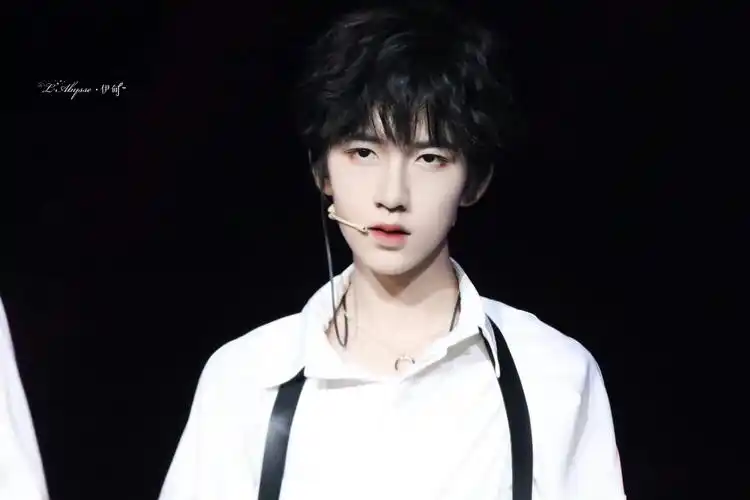 © l·abysse伊甸丨贺峻霖 - 堆糖,美图壁纸兴趣社区