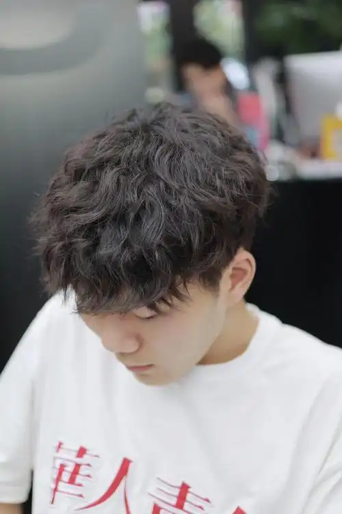 日系漫画风卷发