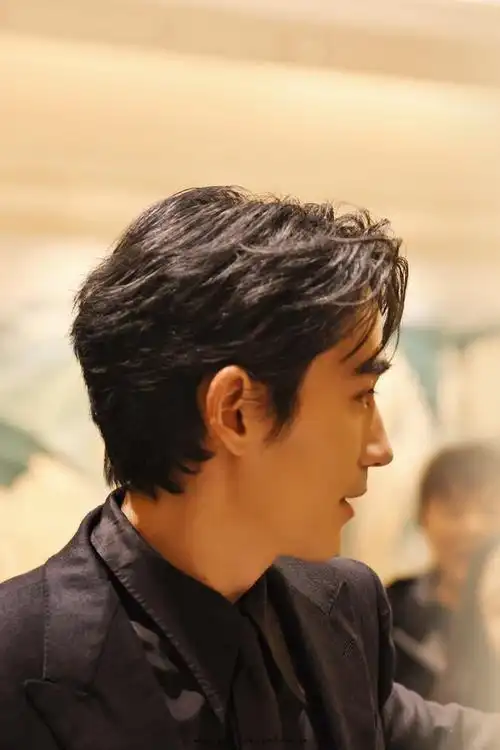 朱一龙二月你好侧颜写真好帅呀!收集一波王炸侧颜神图