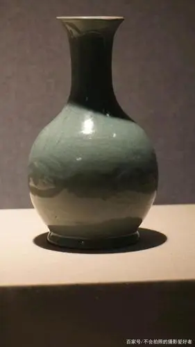 汝窑天蓝釉刻花鹅颈瓶