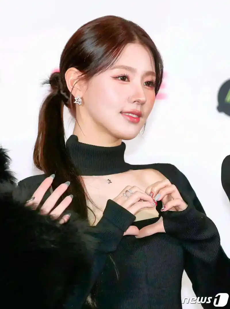 gidle #mama颁奖典礼  mama红毯照 - 抖音