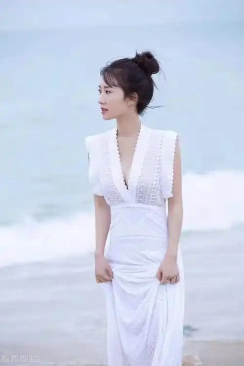 李念这身材,这才是尤物啊!