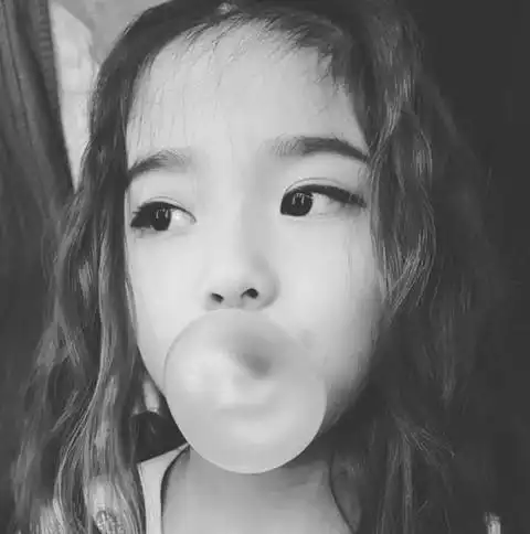 嘟嘟嘴等搞怪表情的萌娃qq头像图片