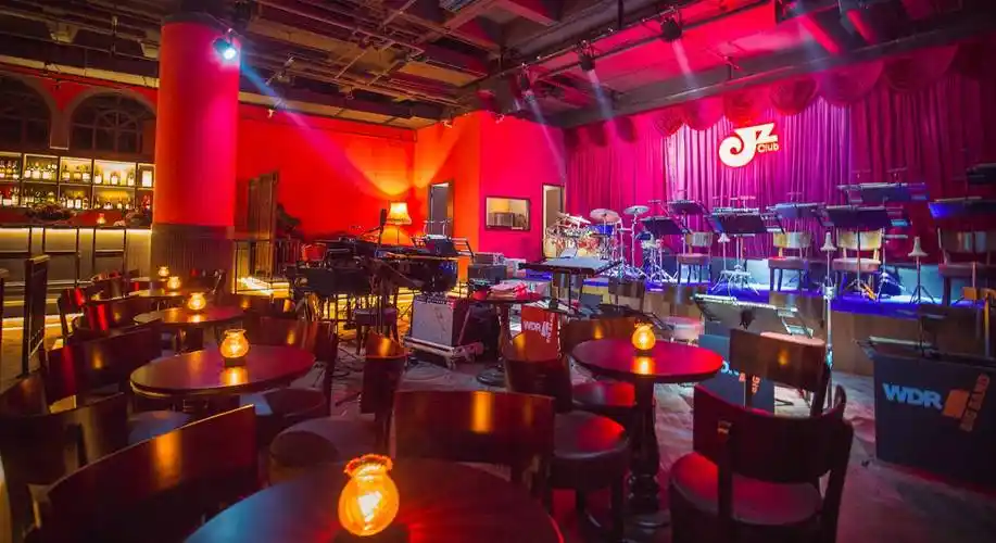 可以存酒存感情的爵士酒吧jz club时间:17:00-22:00电话:021-62850021