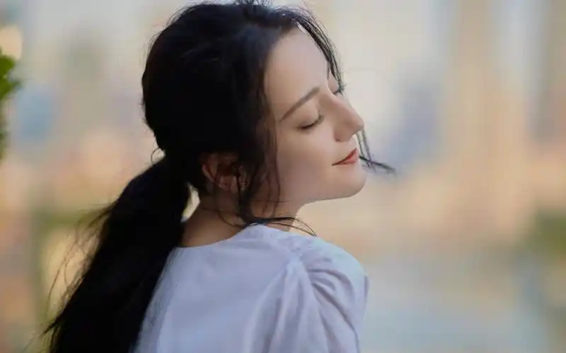 迪丽热巴时尚写真桌面壁纸